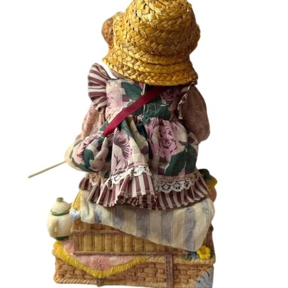 Vintage Figurine Bear With Straw Hat & Picnic Basket Plays Music and works - Picture 7 of 12